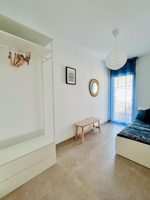 Lovely Apartment Close By City Center Malaga Bagian luar foto