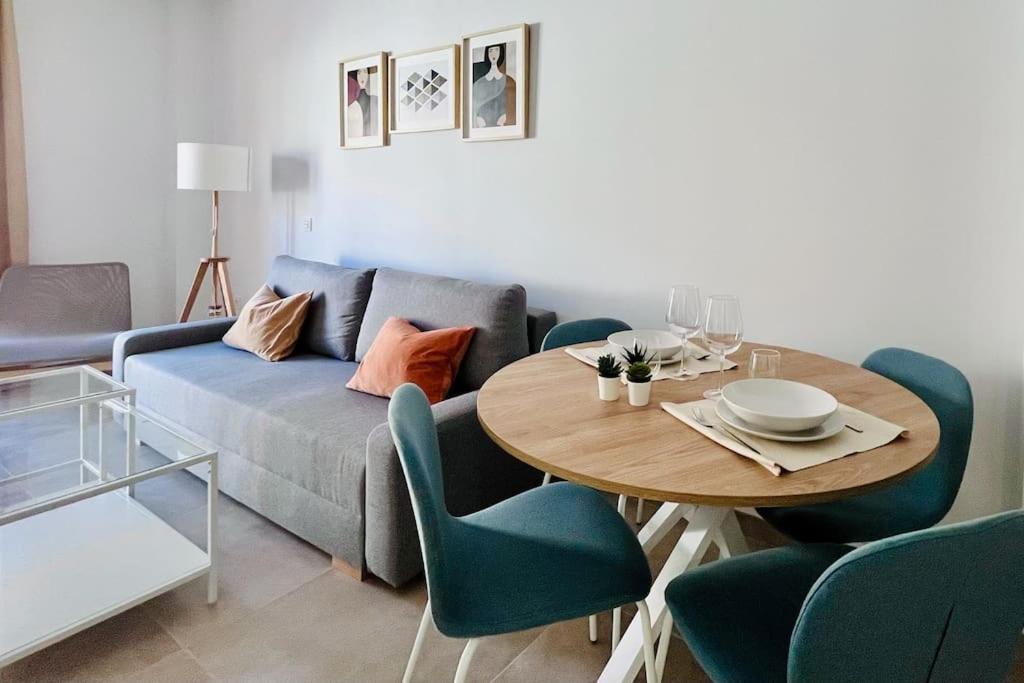 Lovely Apartment Close By City Center Malaga Bagian luar foto