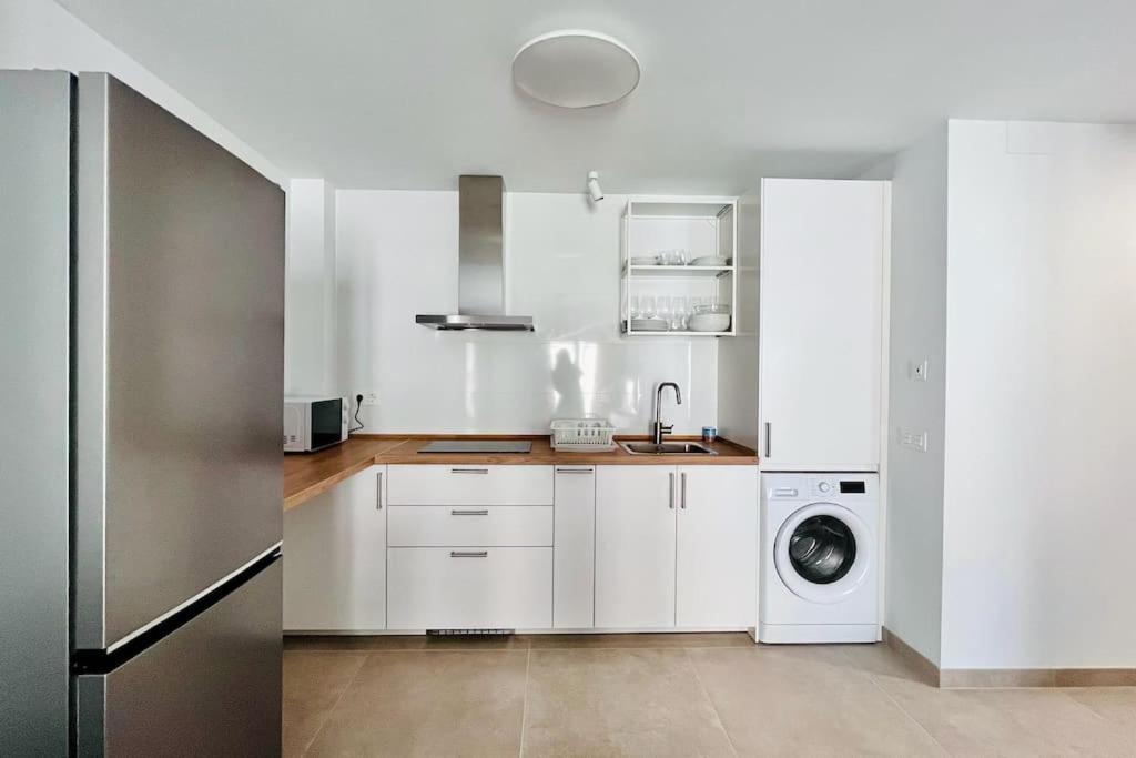 Lovely Apartment Close By City Center Malaga Bagian luar foto